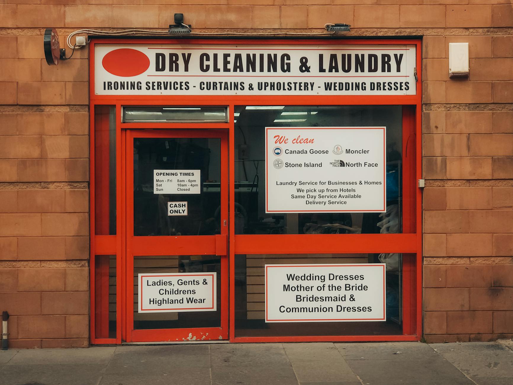 Usuwanie plam z tapicerki